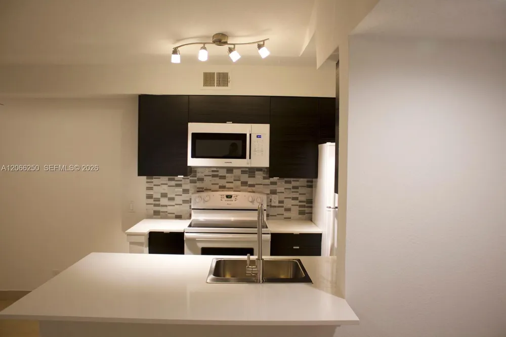 2826 S University Dr #3203 Davie, FL 33328