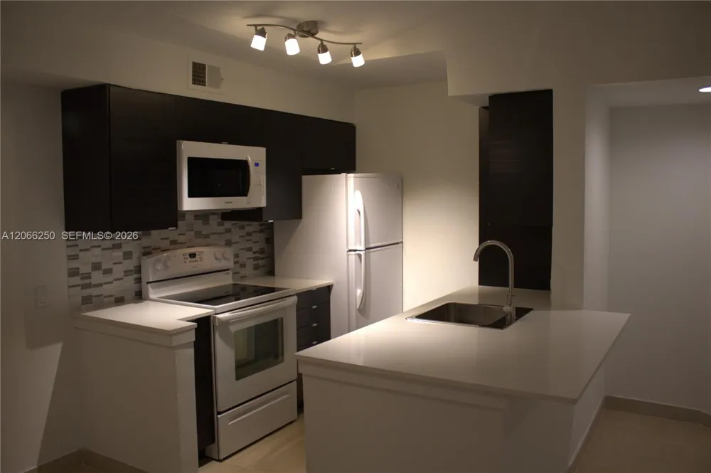 2826 S University Dr #3203 Davie, FL 33328