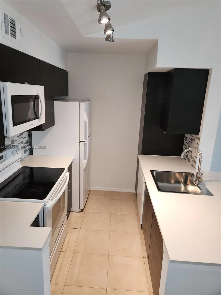 2826 S University Dr #3203 Davie, FL 33328