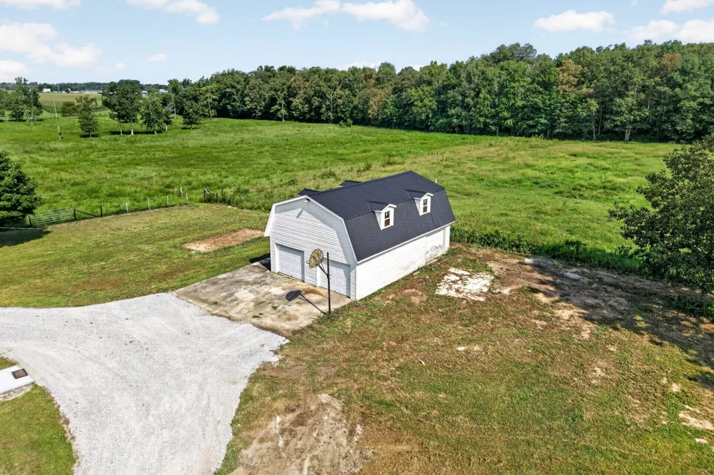 2054 Robinson Rd Smithville, TN 37166