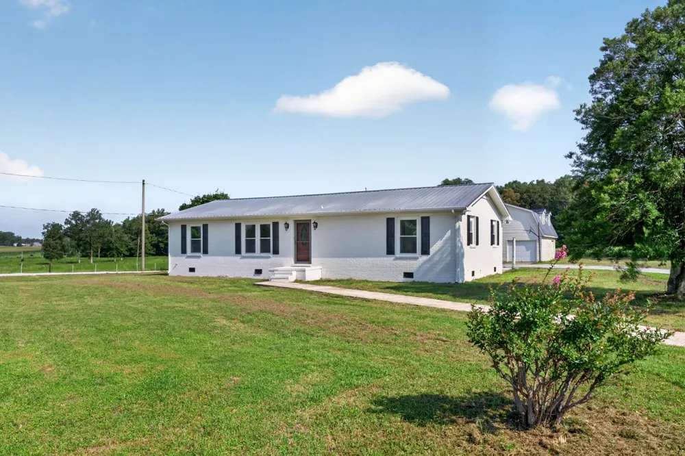 2054 Robinson Rd Smithville, TN 37166