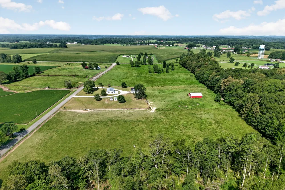 2054 Robinson Rd Smithville, TN 37166