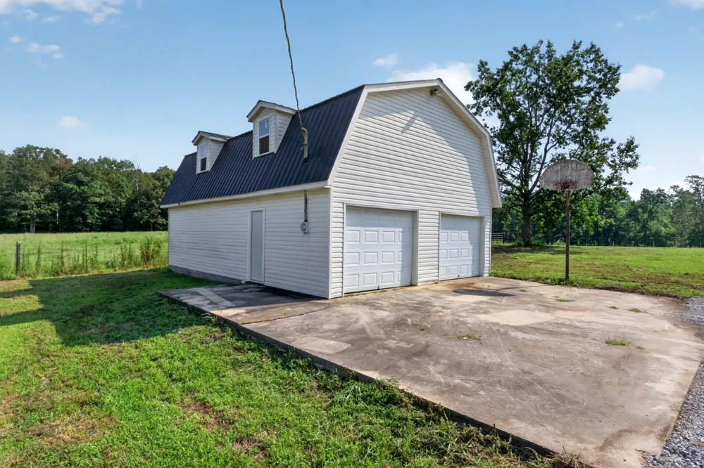 2054 Robinson Rd Smithville, TN 37166