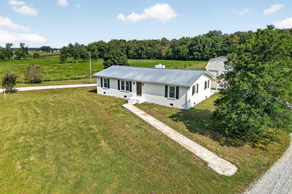 2054 Robinson Rd Smithville, TN 37166