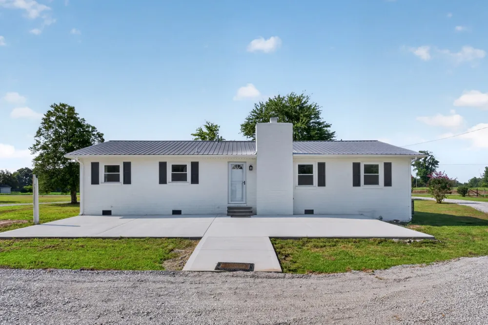 2054 Robinson Rd Smithville, TN 37166
