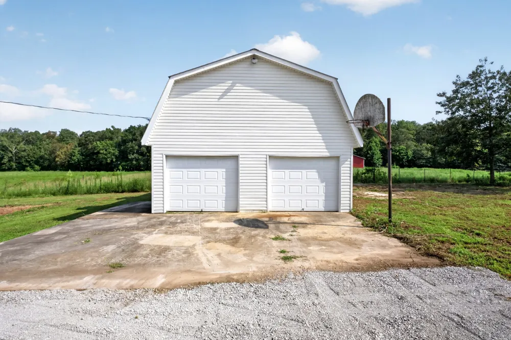 2054 Robinson Rd Smithville, TN 37166