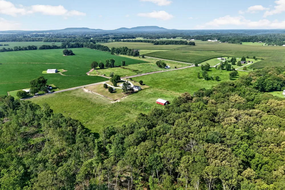2054 Robinson Rd Smithville, TN 37166