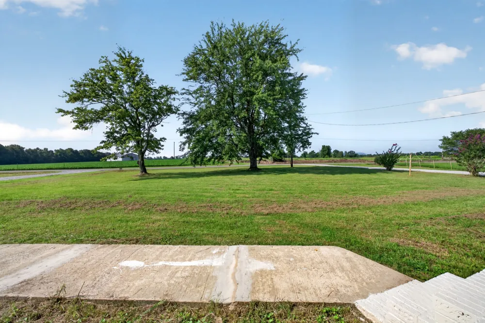 2054 Robinson Rd Smithville, TN 37166