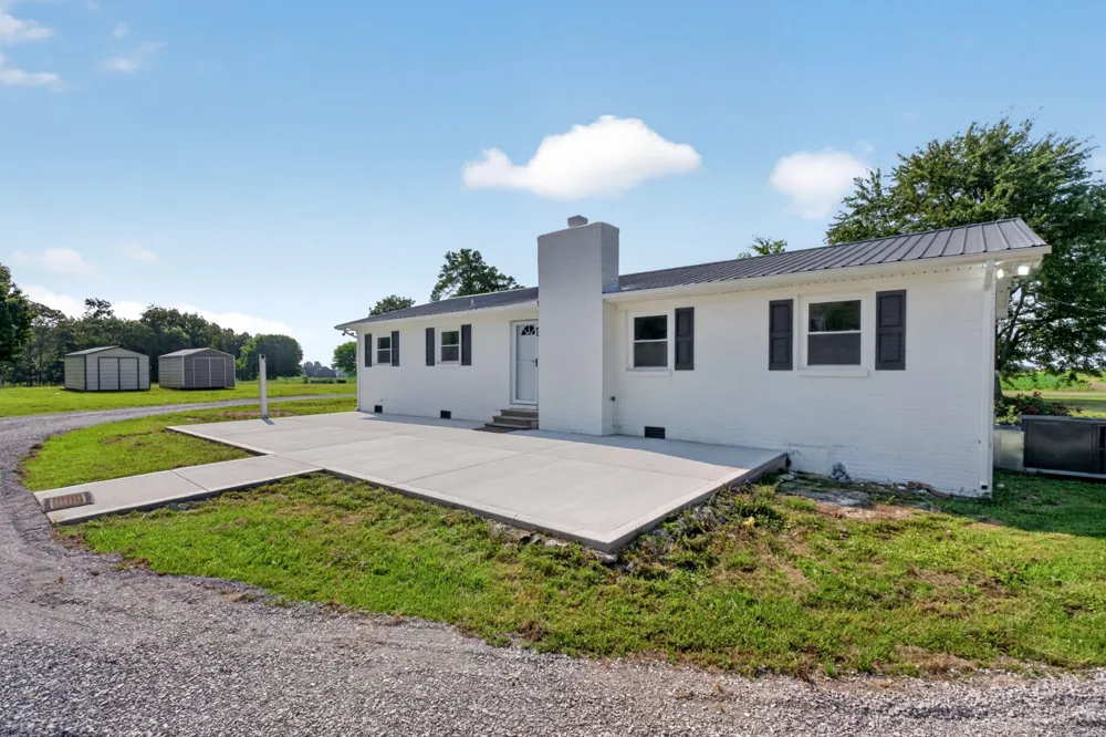 2054 Robinson Rd Smithville, TN 37166