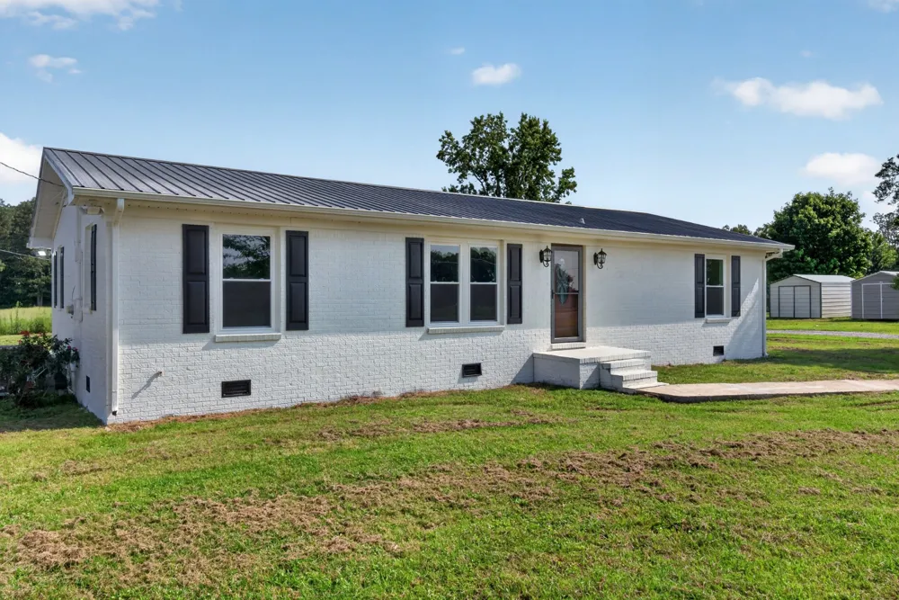 2054 Robinson Rd Smithville, TN 37166