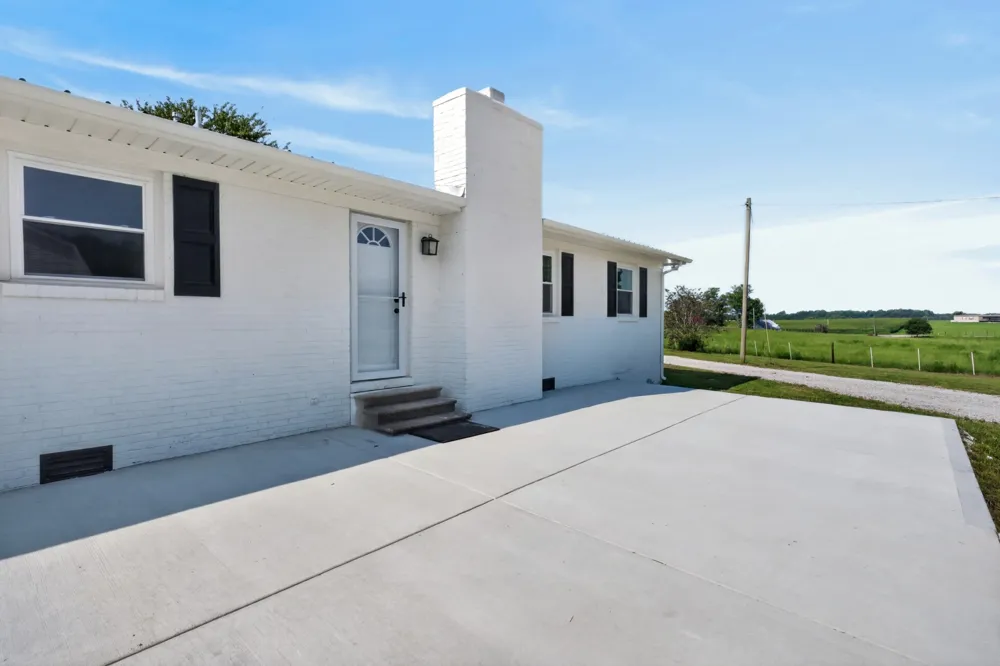 2054 Robinson Rd Smithville, TN 37166