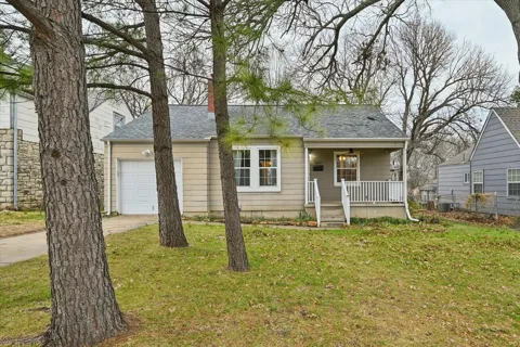 3407 E 5th Place