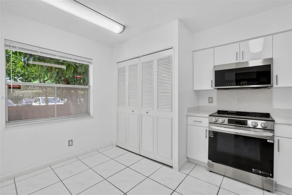 7301 NW 1st St #106 Margate, FL 33063