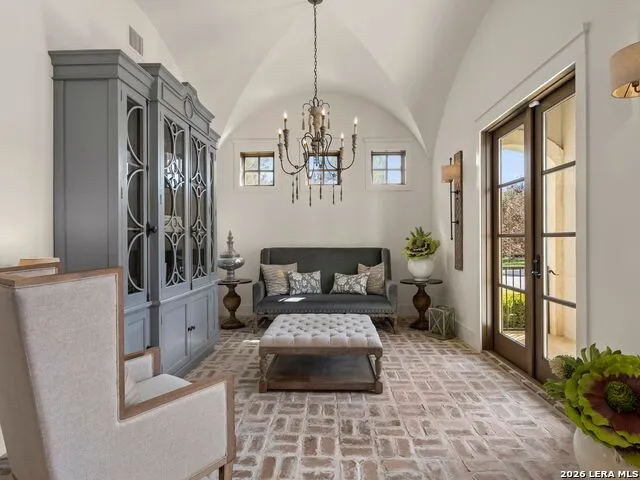 7 Via Aragon San Antonio, TX 78257