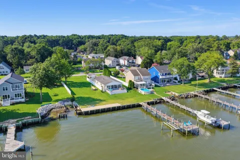 942 CHESTER RIVER DRIVE