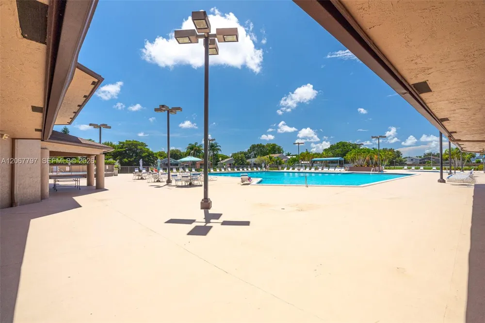 2214 NW 39th Ave Coconut Creek, FL 33066
