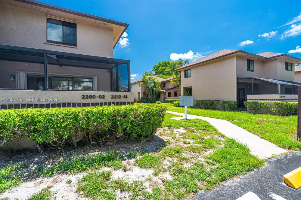 2214 NW 39th Ave Coconut Creek, FL 33066