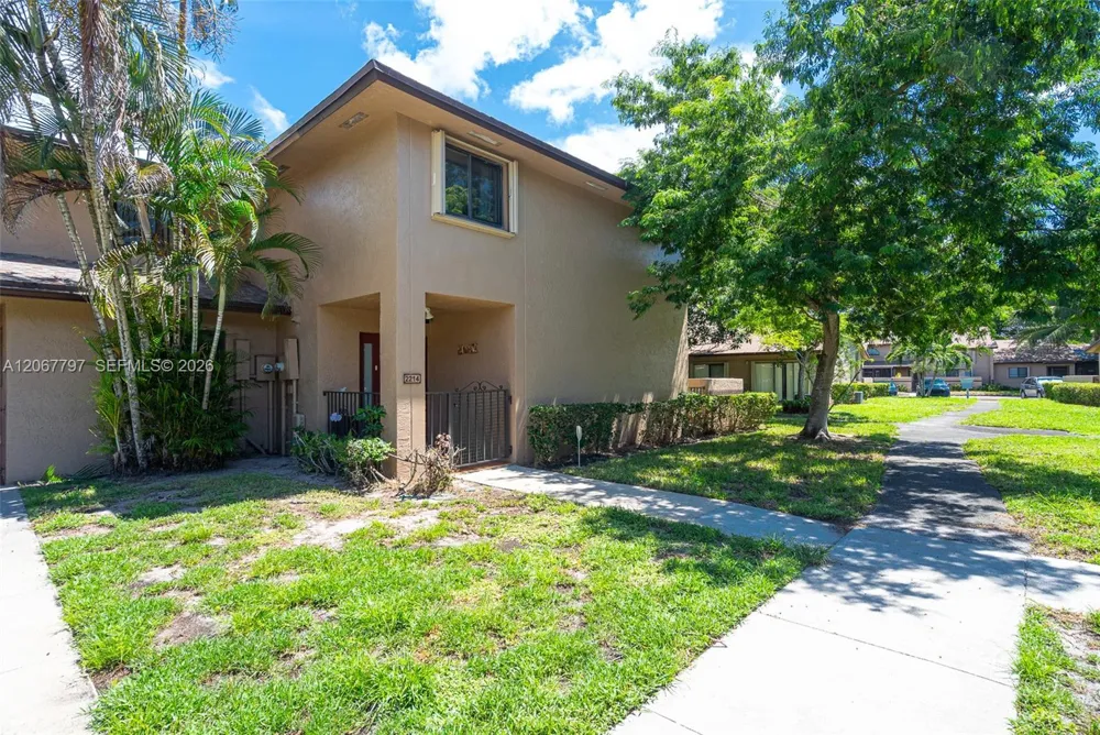 2214 NW 39th Ave Coconut Creek, FL 33066
