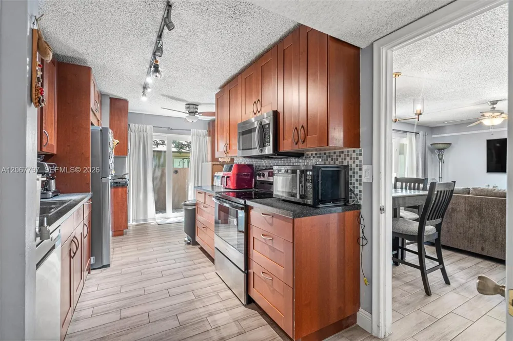 2214 NW 39th Ave Coconut Creek, FL 33066