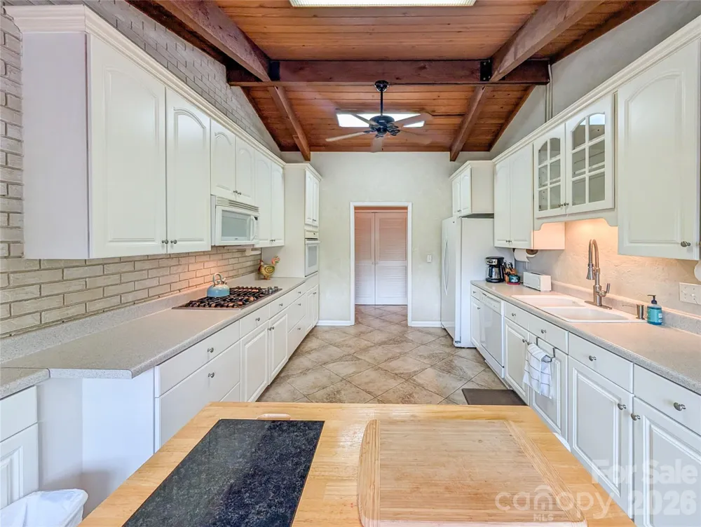 520 Washburn Road Spruce Pine, NC 28777