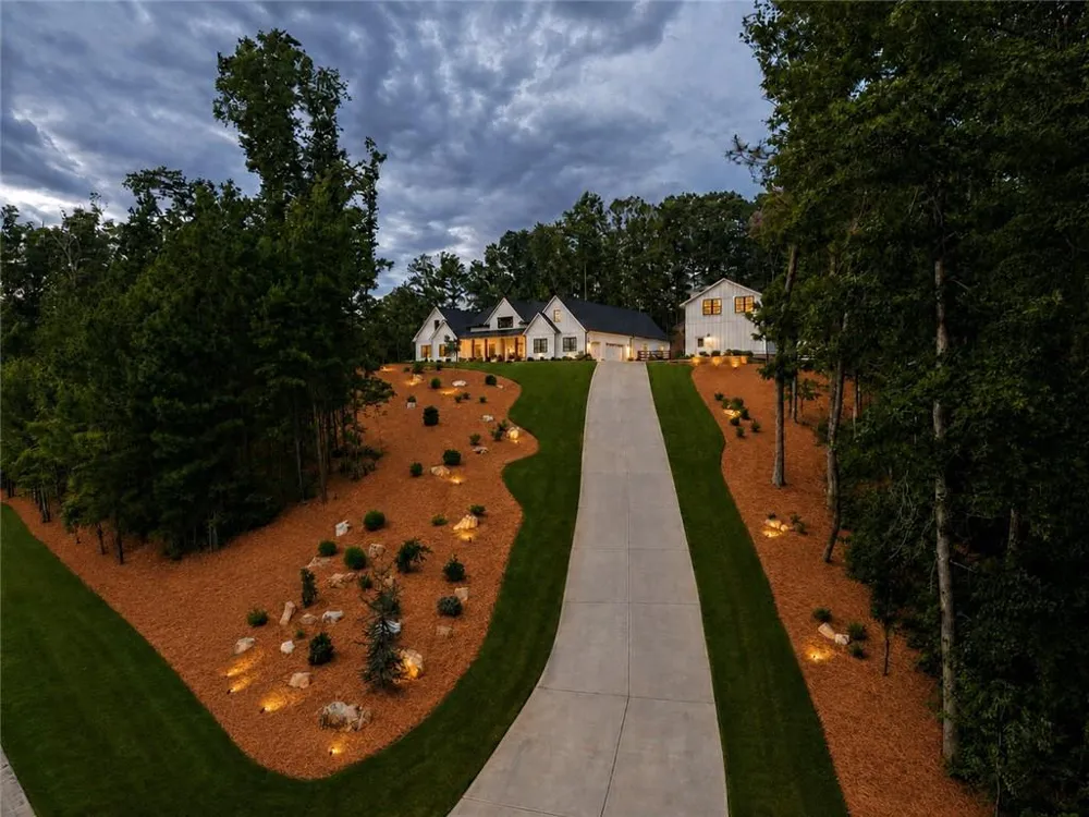 145 London Road Ball Ground, GA 30107