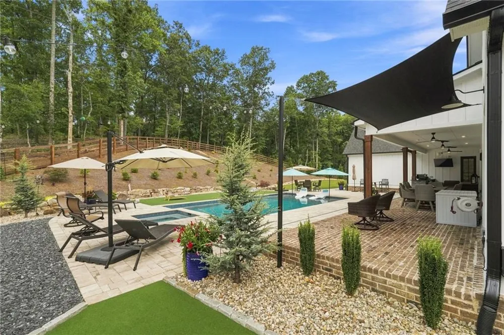 145 London Road Ball Ground, GA 30107