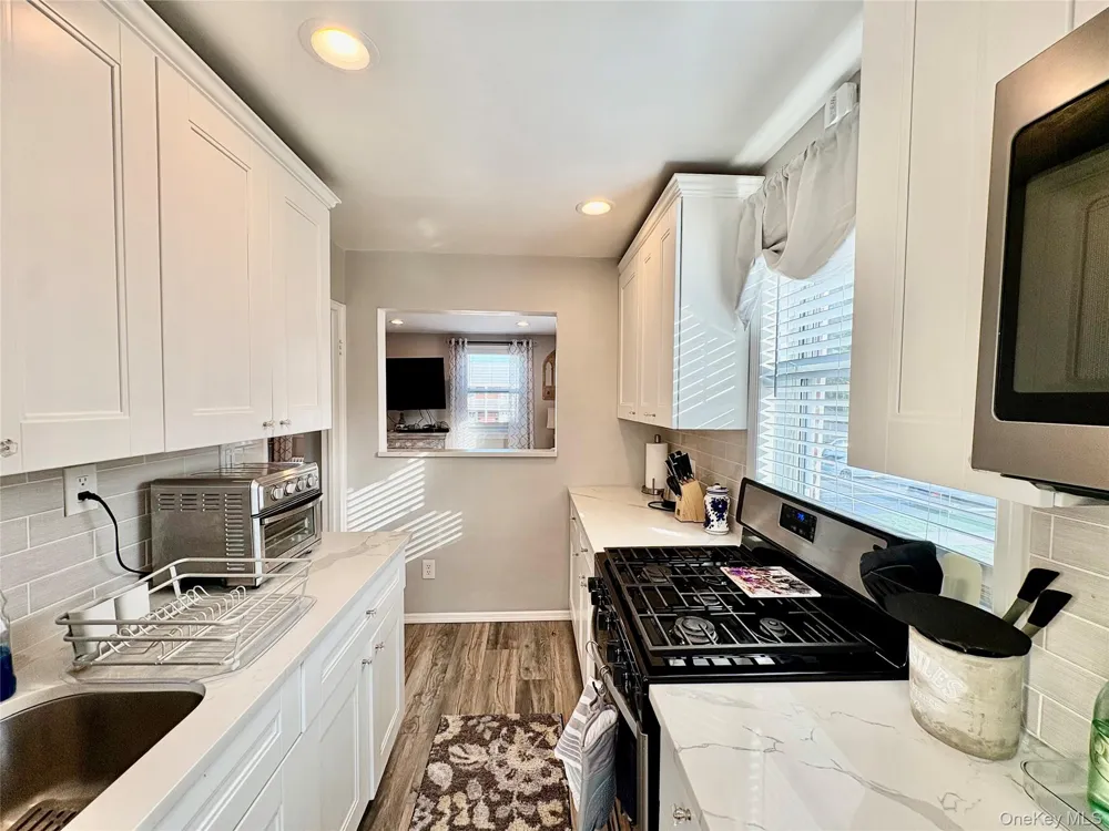 260-08 74th Avenue #2nd Floor Glen Oaks, NY 11004