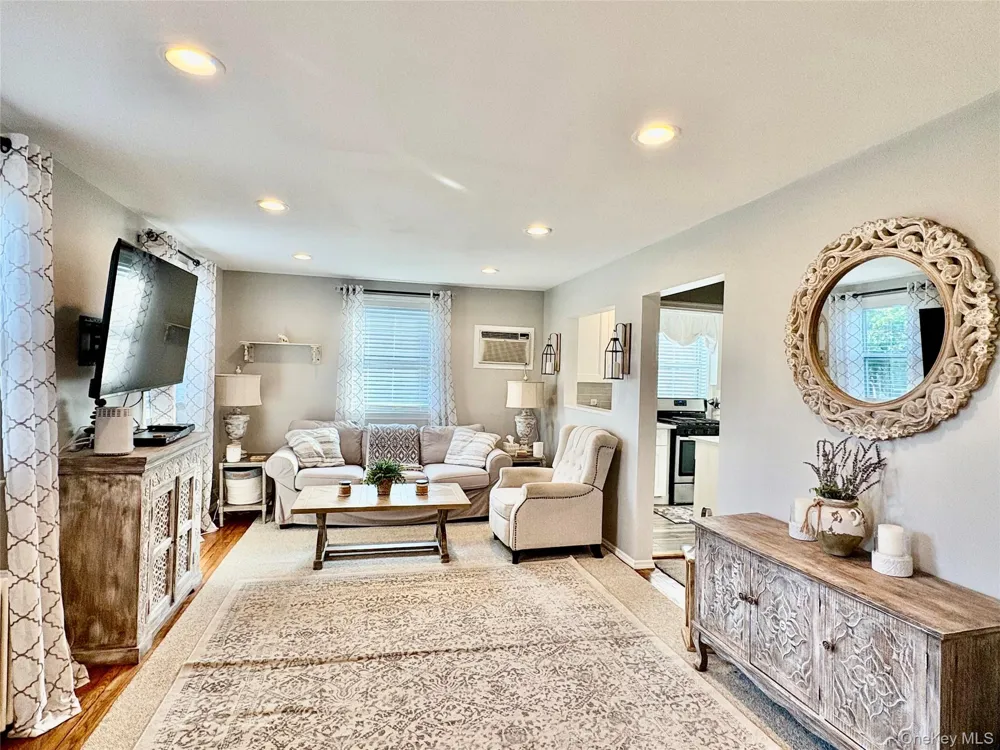 260-08 74th Avenue #2nd Floor Glen Oaks, NY 11004