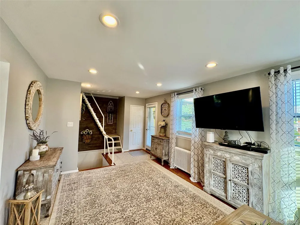 260-08 74th Avenue #2nd Floor Glen Oaks, NY 11004