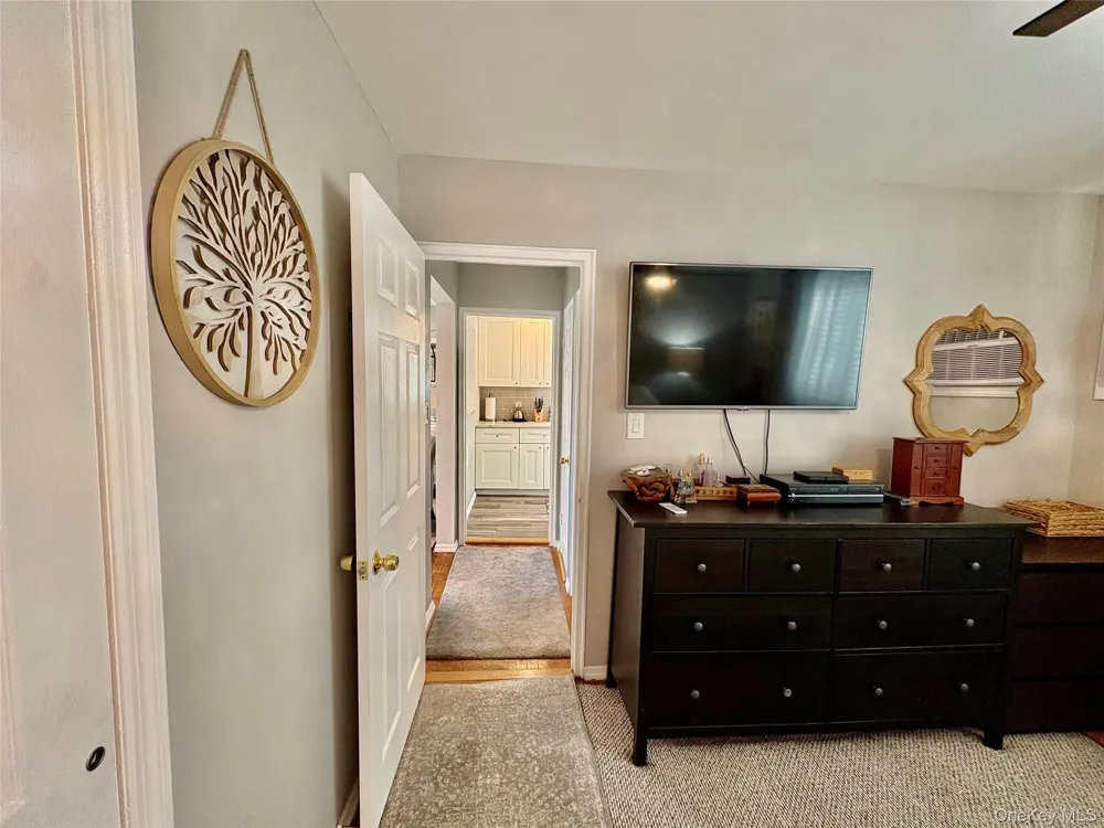260-08 74th Avenue #2nd Floor Glen Oaks, NY 11004