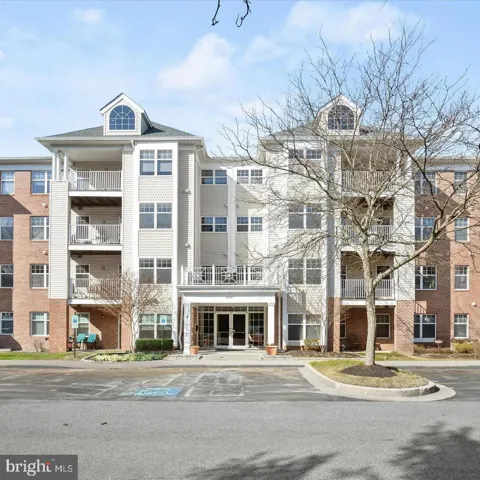 4550 CHAUCER WAY #102