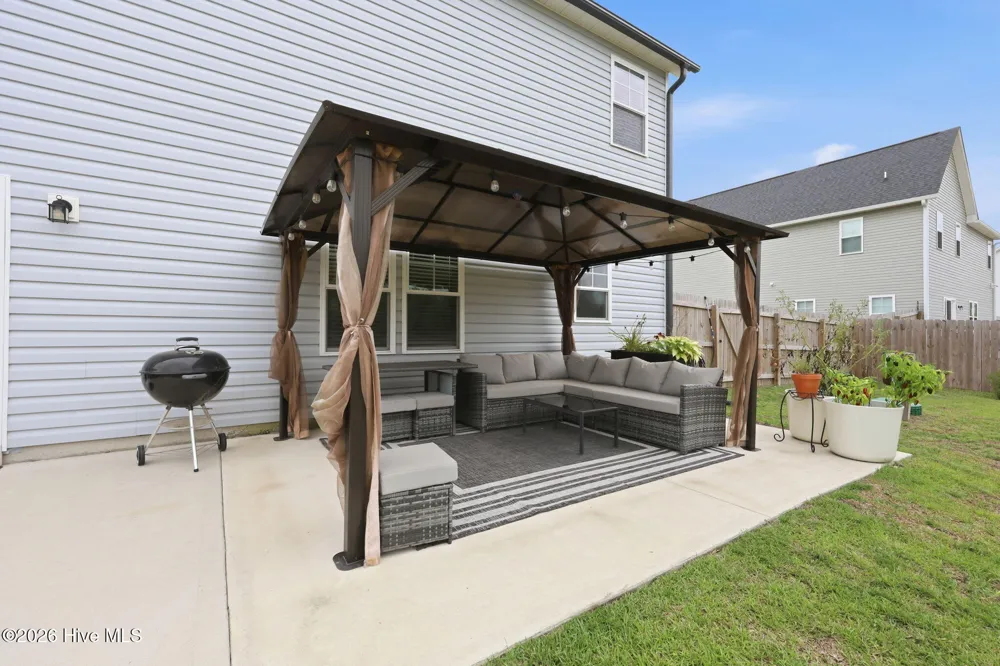284 E Ivybridge Drive Hubert, NC 28539