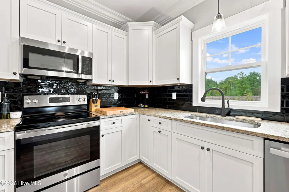 284 E Ivybridge Drive Hubert, NC 28539