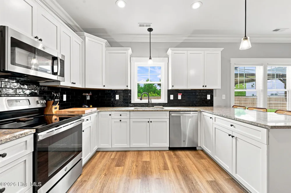 284 E Ivybridge Drive Hubert, NC 28539