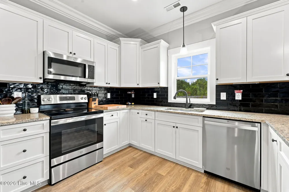 284 E Ivybridge Drive Hubert, NC 28539