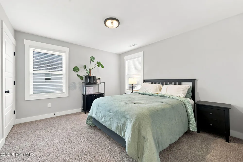 284 E Ivybridge Drive Hubert, NC 28539