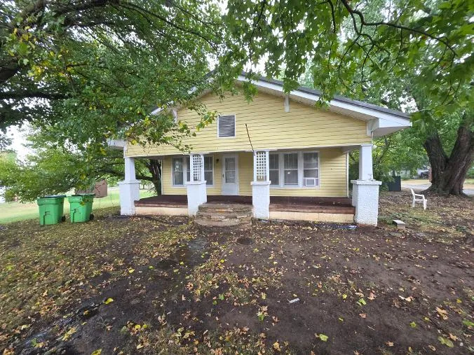 128 S 4th Street Okemah, OK 74859