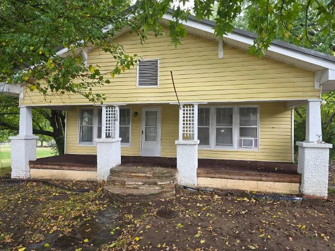 128 S 4th Street Okemah, OK 74859