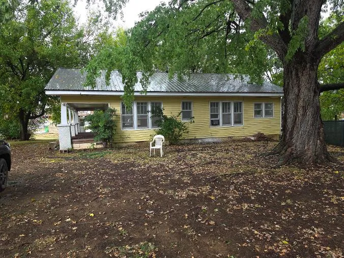 128 S 4th Street Okemah, OK 74859