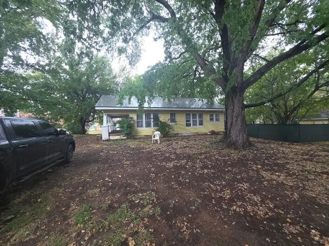 128 S 4th Street Okemah, OK 74859