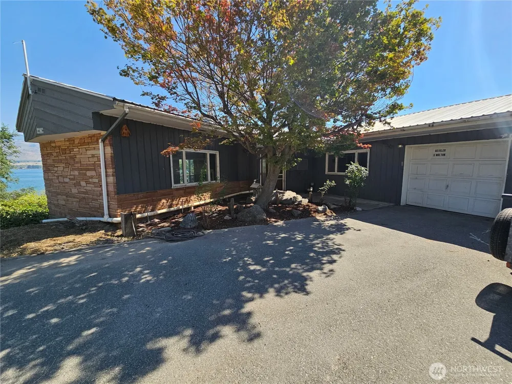 6 Nulton Lane Oroville, WA 98844