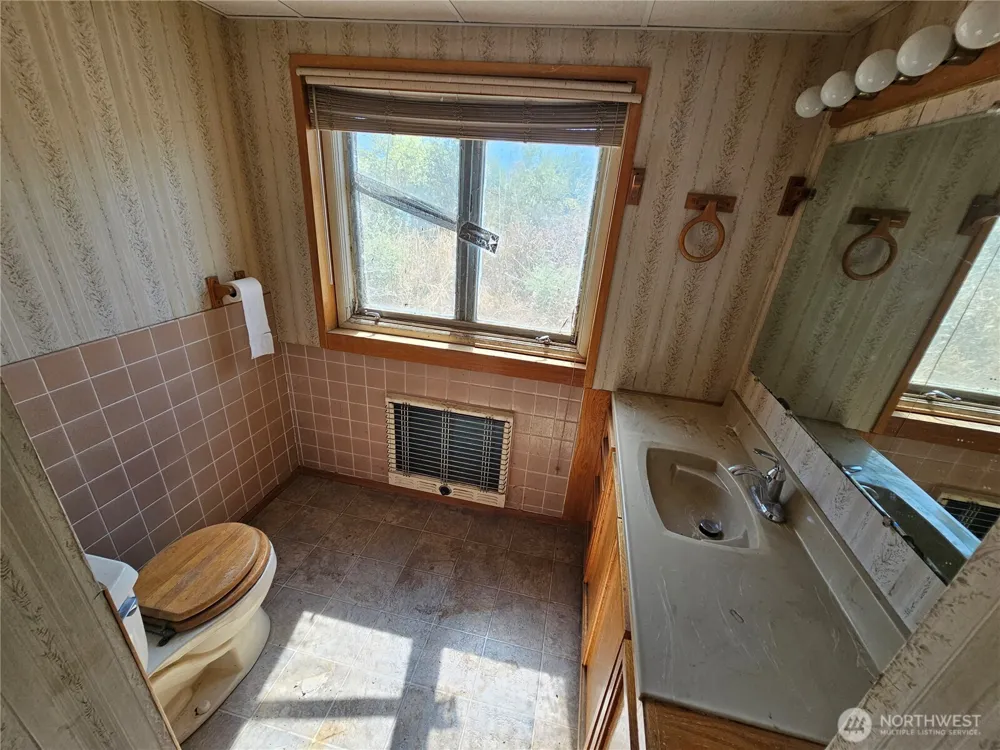 6 Nulton Lane Oroville, WA 98844