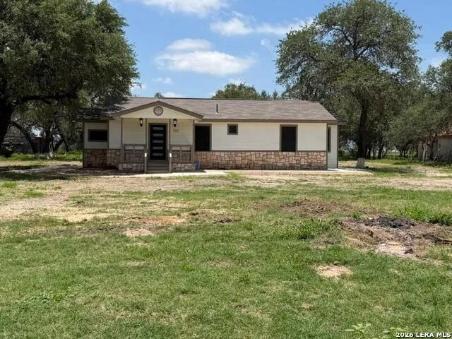 505 NOTTINGHAM DR Poteet, TX 78065
