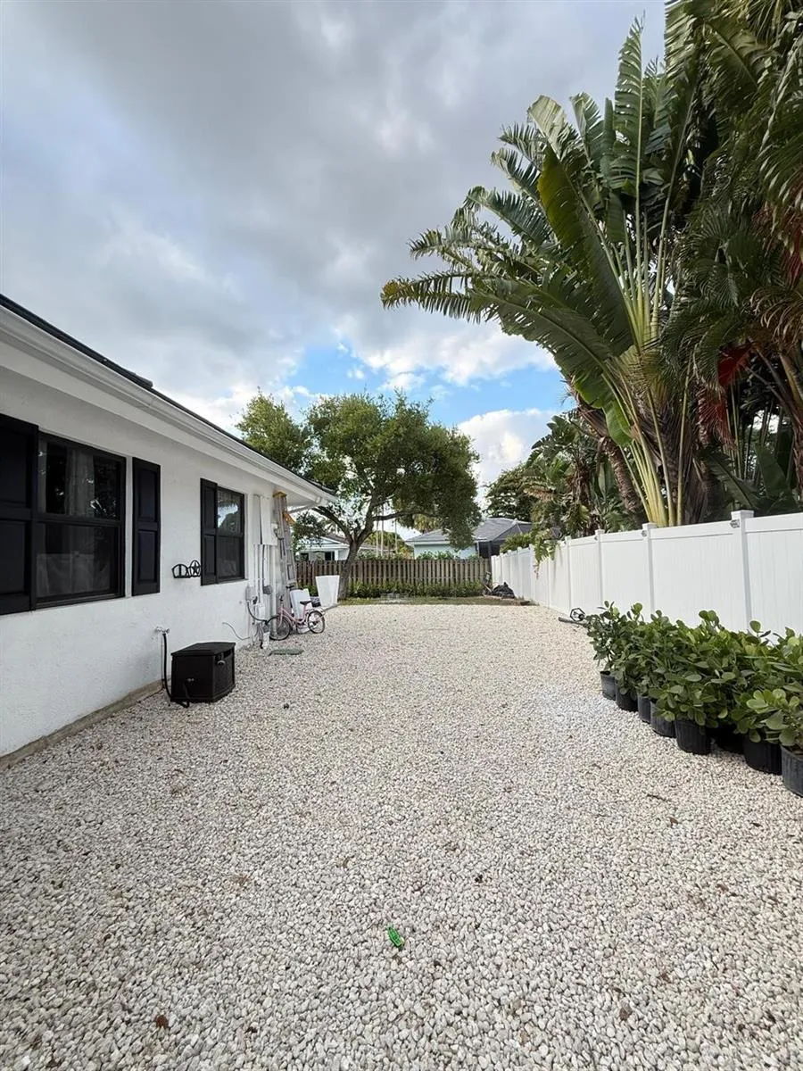 1401 SW 18TH STREET Boca Raton, FL 33486