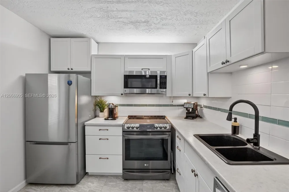2801 Somerset Dr #205 Lauderdale Lakes, FL 33311