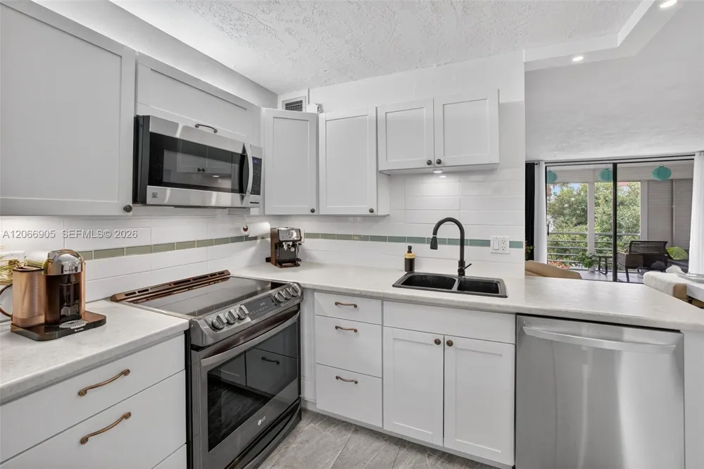 2801 Somerset Dr #205 Lauderdale Lakes, FL 33311