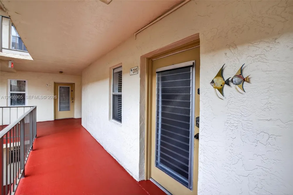 2801 Somerset Dr #205 Lauderdale Lakes, FL 33311