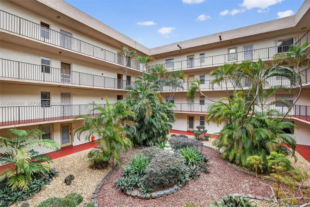 2801 Somerset Dr #205 Lauderdale Lakes, FL 33311