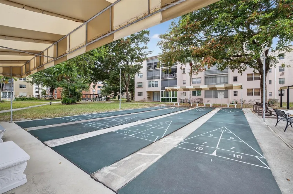 2801 Somerset Dr #205 Lauderdale Lakes, FL 33311