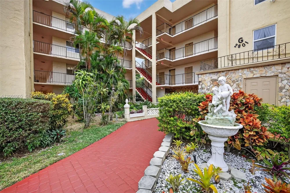 2801 Somerset Dr #205 Lauderdale Lakes, FL 33311